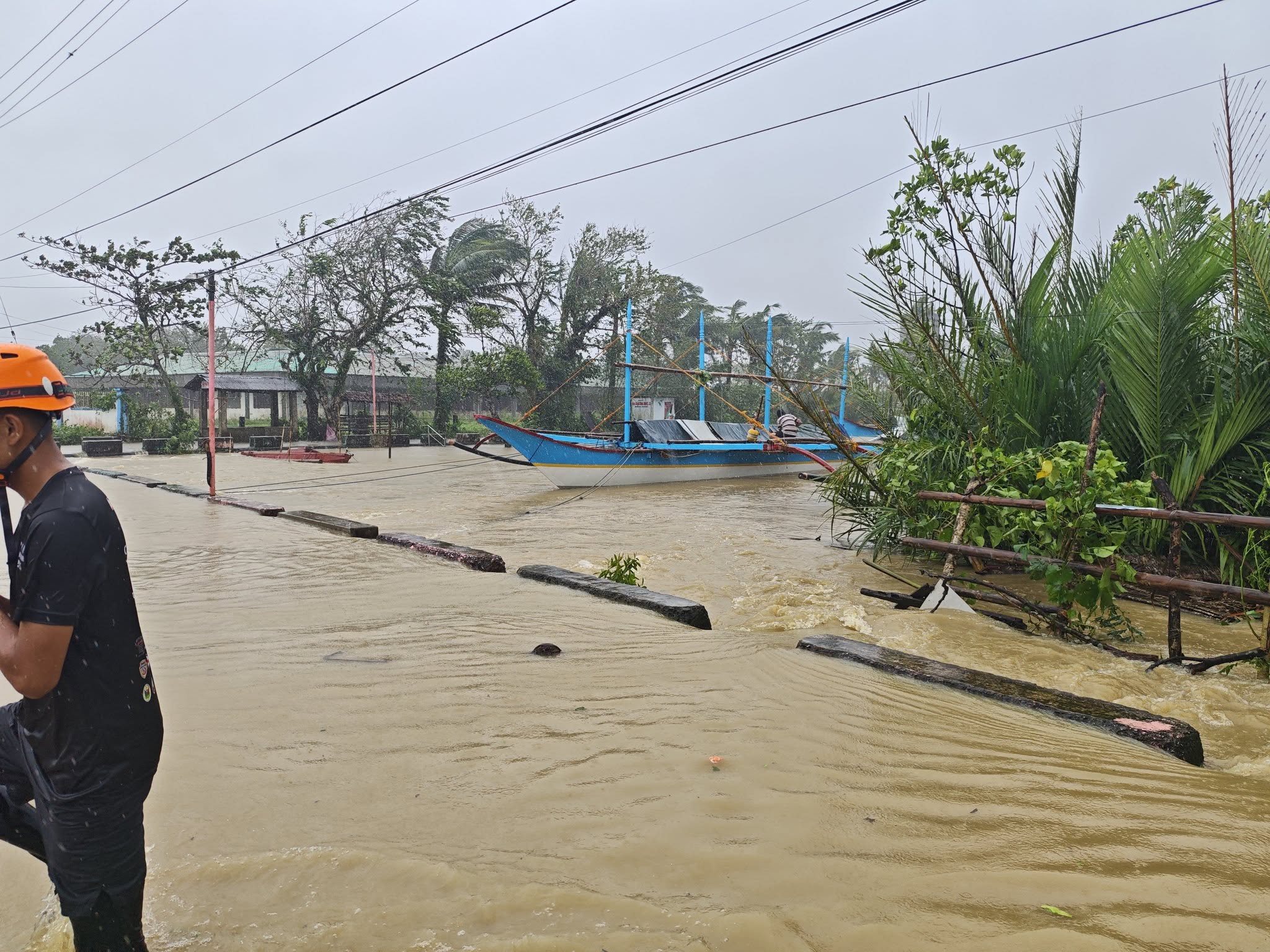 Super-taifunul Fung-wong urmează să lovească Filipine. Aproape un milion de persoane au fost evacuate