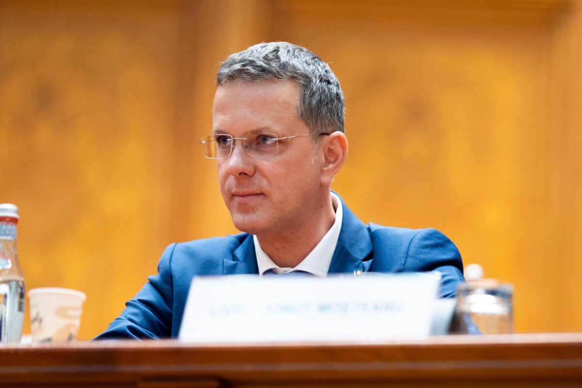 De la mesele de biliard din Regie la minister: Ionuț Moșteanu și turneul cu premii auto pentru femei