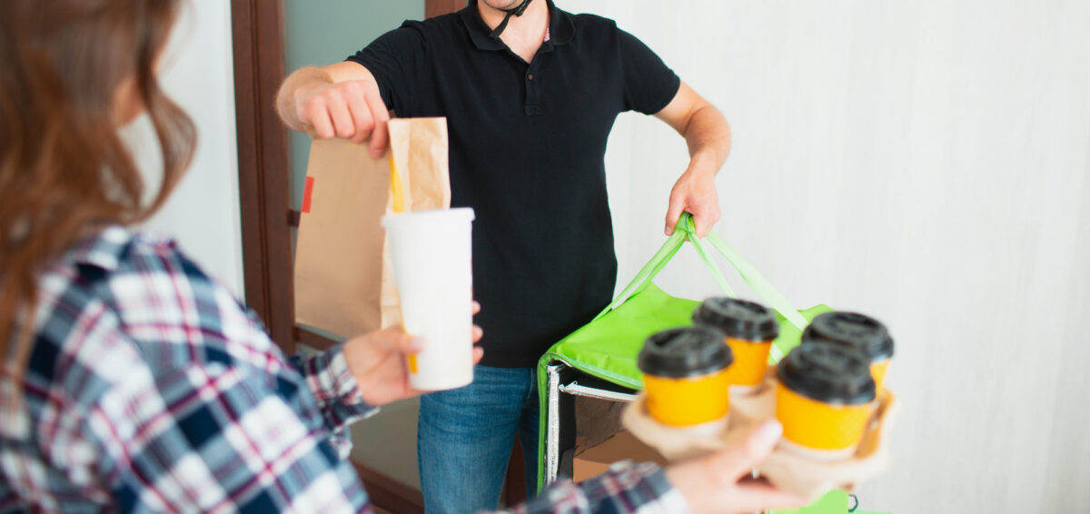 Ce mâncare comandă românii. Răsturnare de situație în topul livrărilor