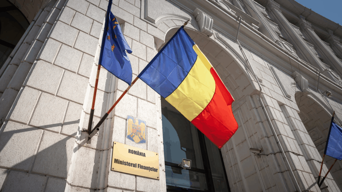 Incendiu la Ministerul de Finanțe. Traficul este blocat pe bulevardul Libertății