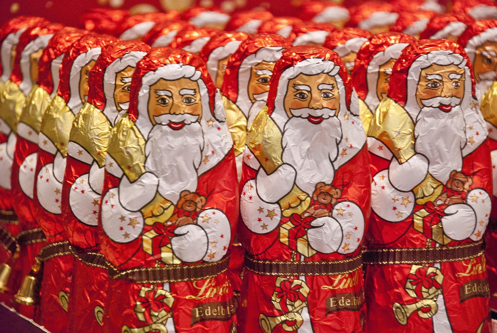 Cele mai ciudate tradiții de Crăciun din lume. Țara în care oamenii merg pe role la biserică și mănâncă la KFC