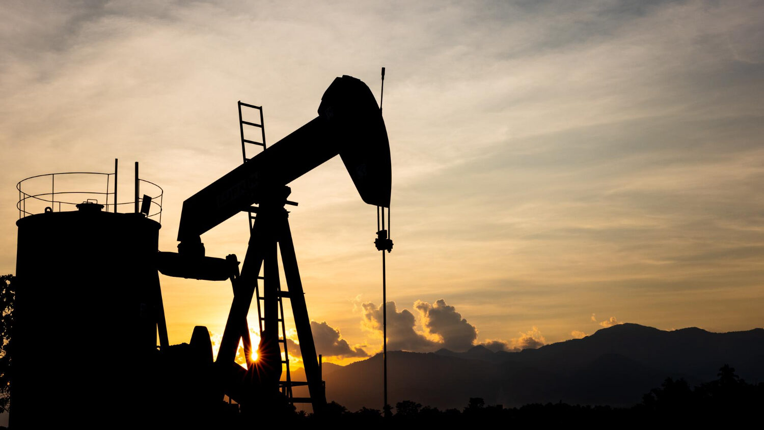 Prețul petrolului a scăzut brusc după anunțul Iranului privind Strâmtoarea Ormuz. Semnal pozitiv și pe bursele americane