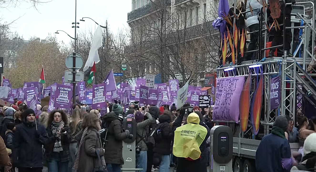 Cifre șocante despre femicidele din Franța. Mii de oameni au ieșit să protesteze