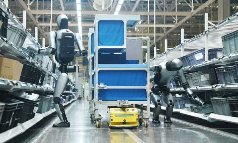 SUA interzic roboți și invertoare din China. Decizia vizează infrastructura pentru inteligența artificială
