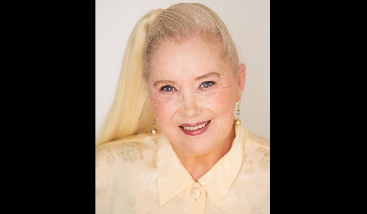 Hollywood-ul își ia rămas bun de la Sally Kirkland. Actrița a inspirat generații în „Anna”