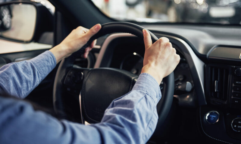Trucuri prin care poți economisi combustibil la fiecare drum. Ce trebuie să faci pentru a reduce cheltuielile la pompă