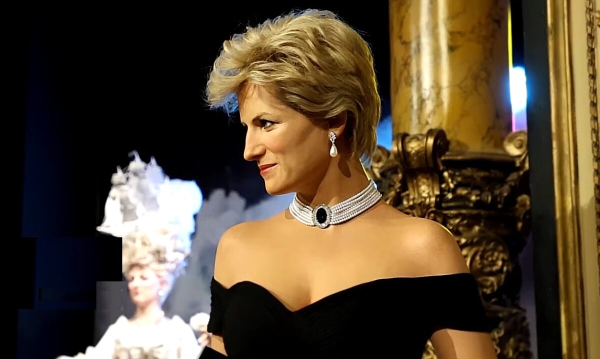 Prințesa Diana l-ar fi pregătit pe Harry să fie rege, nu pe William, susține un jurnalist