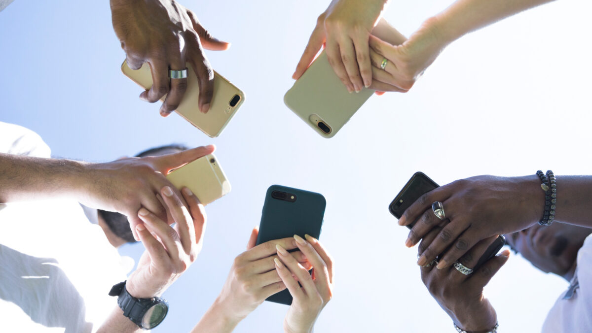 Prețurile telefoanelor vor crește în 2026. Scumpirea, provocată de AI