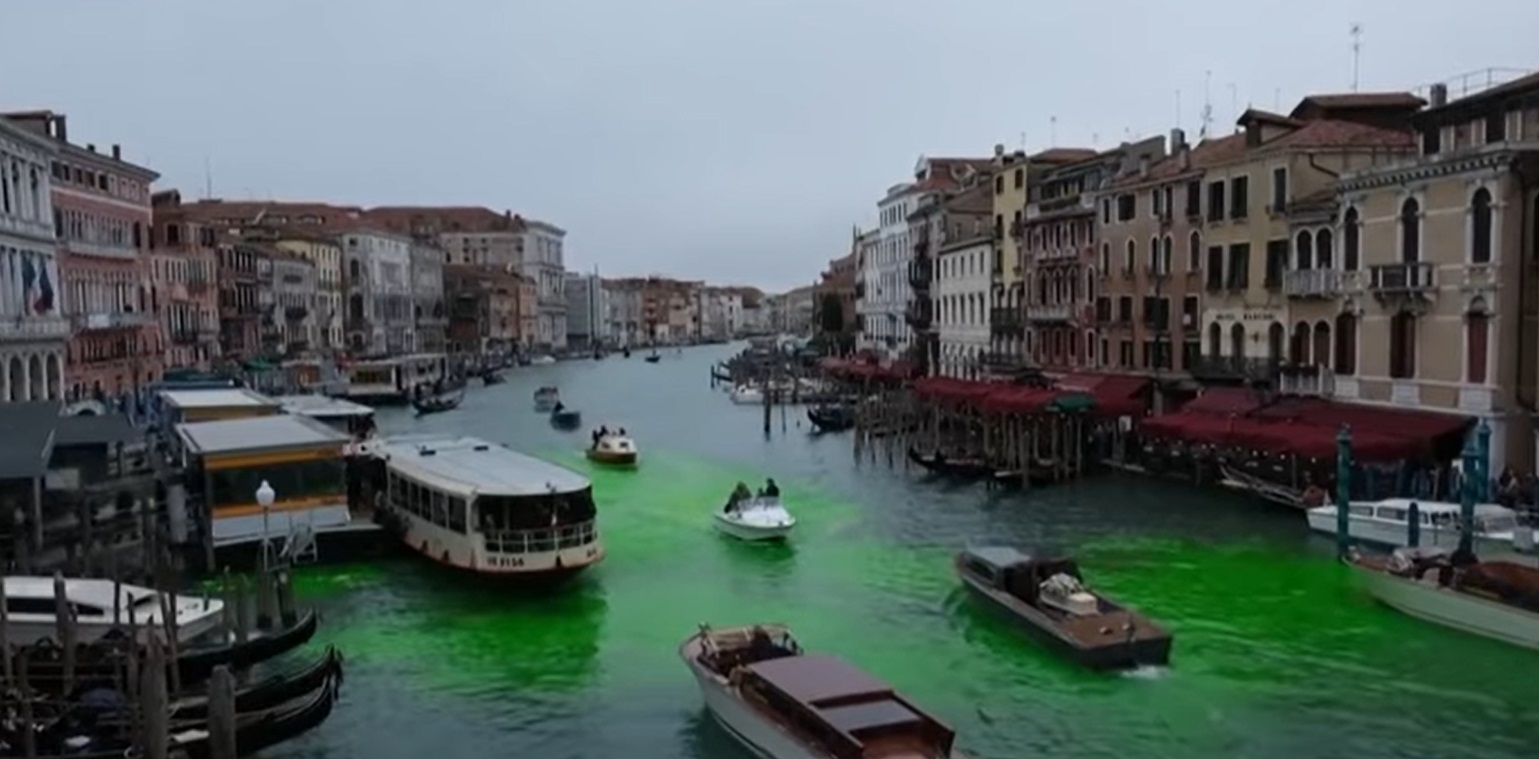 Greta Thunberg, amendată și interzisă în Veneția după un nou gest de vandalism