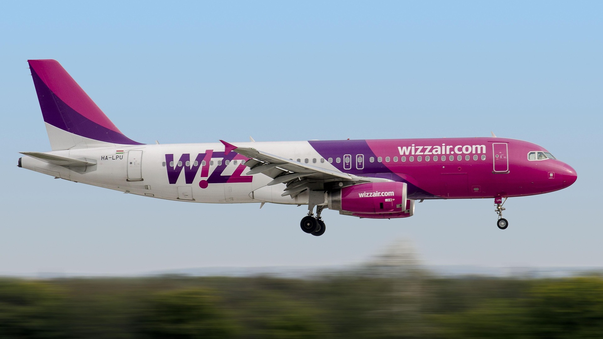 Zbor Wizz Air escortat de avioane de vânătoare. Alerta, declanșată de un mesaj apărut pe telefon