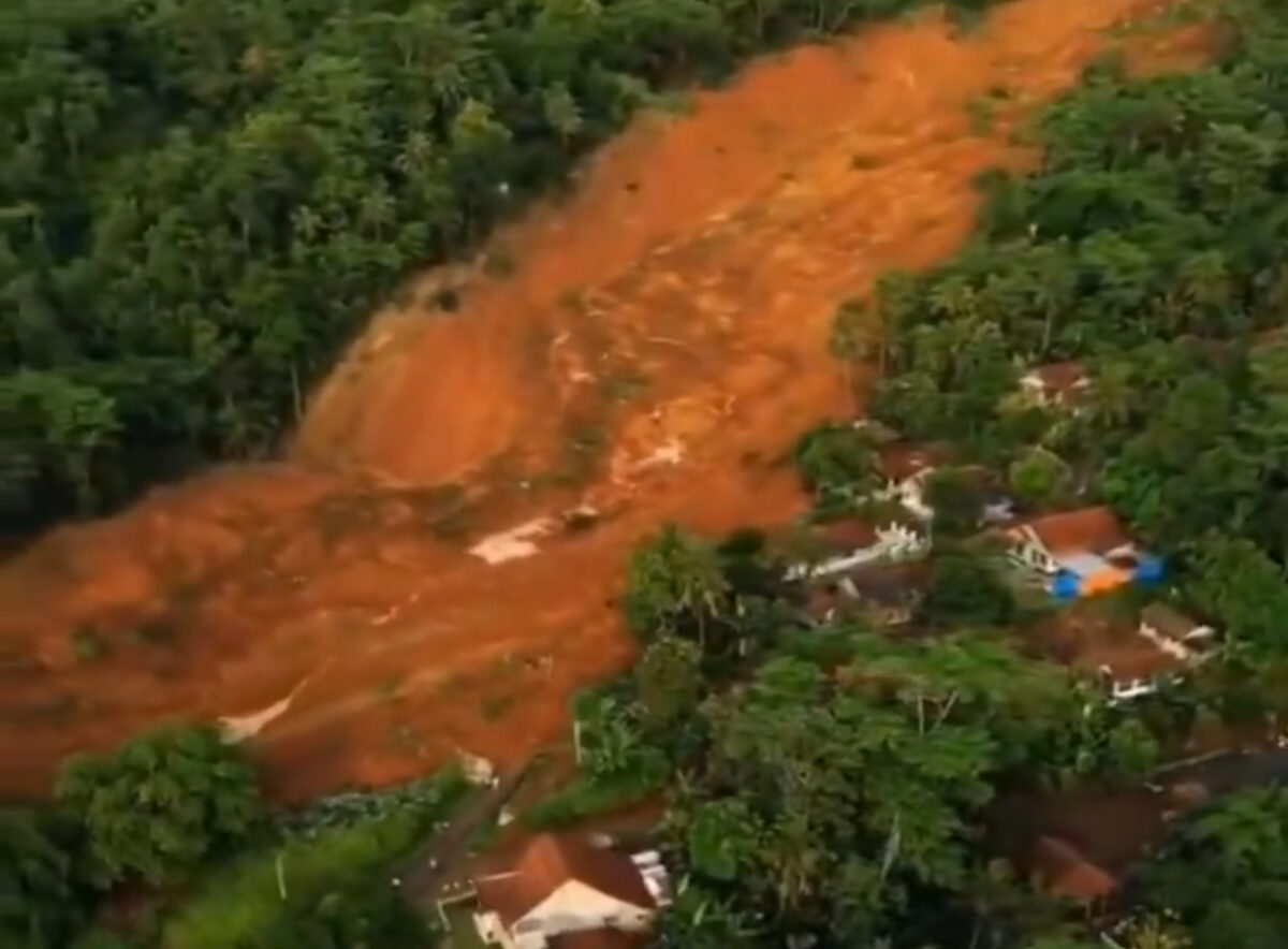 O alunecare de teren a făcut prăpăd în Indonezia. 11 oameni au murit, iar alți 12 sunt dați dispăruți