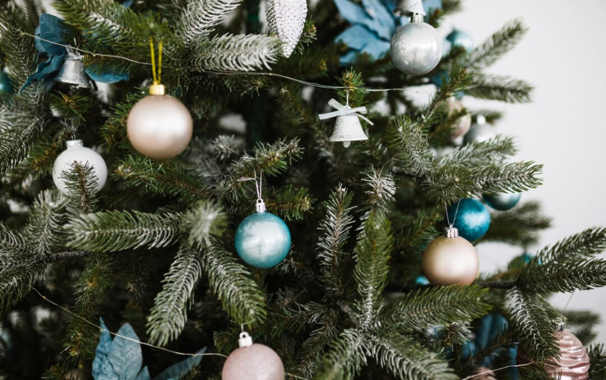 Afacerea care ia amploare înainte de Sărbători. Un brad artificial costă cât sejur în Elveția