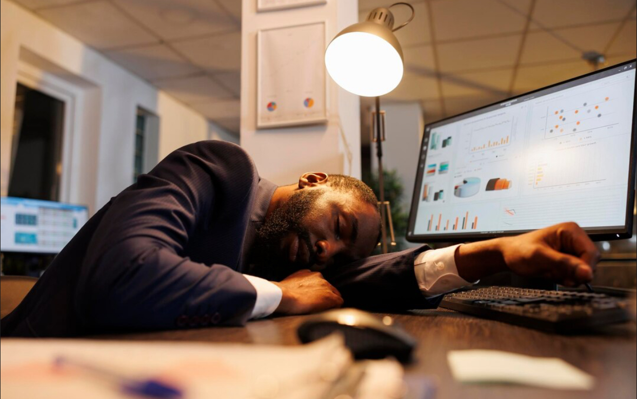 Burnout-ul, sindromul care macină în tăcere. Angajații din anumite domenii sunt cei mai expuși. Explicația psihiatrului