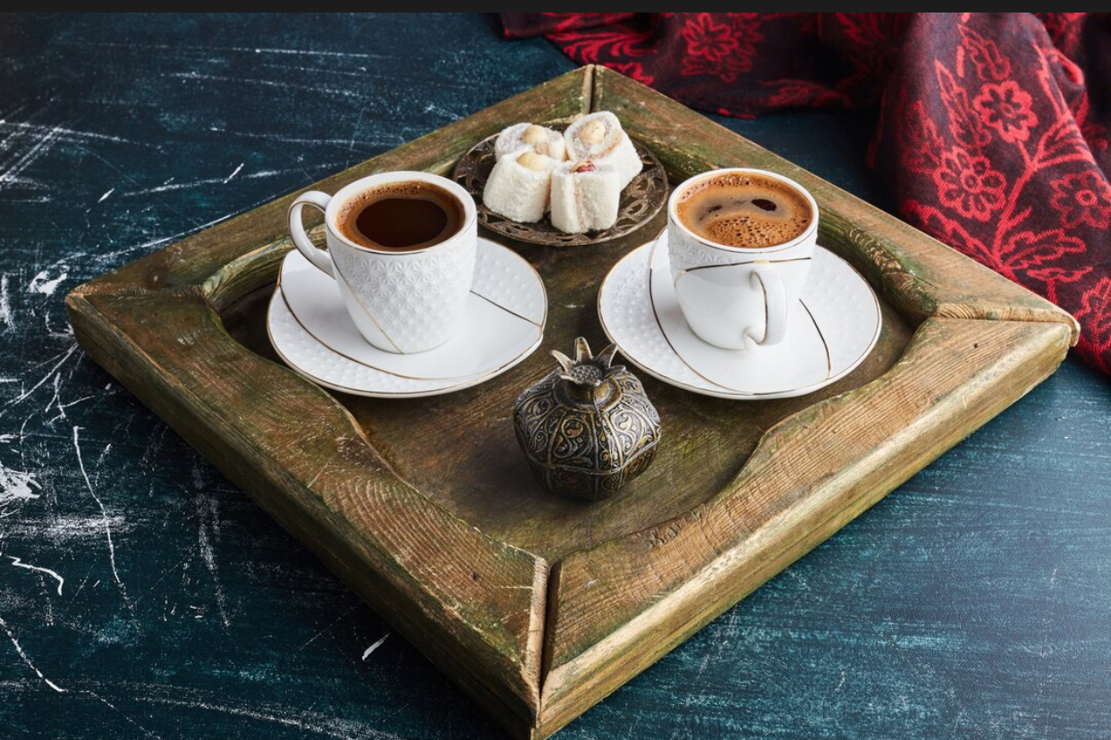 O tânără de 26 de ani, internată în stare gravă după ce a primit la restaurant o cafea cu sodă caustică