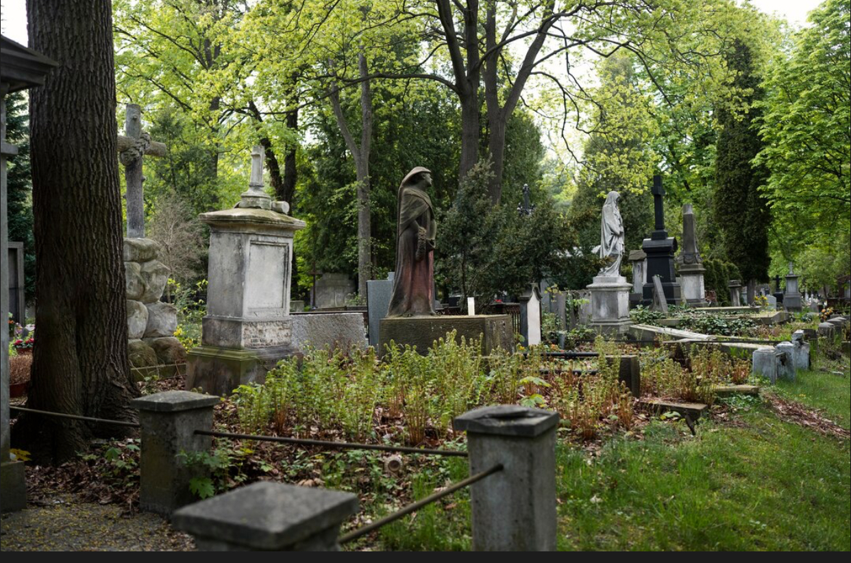 Cât a ajuns să coste un loc de veci în București