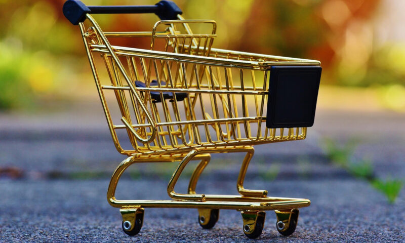 Datele INS confirmă scăderea consumului. Românii cumpără din ce în mai puțin