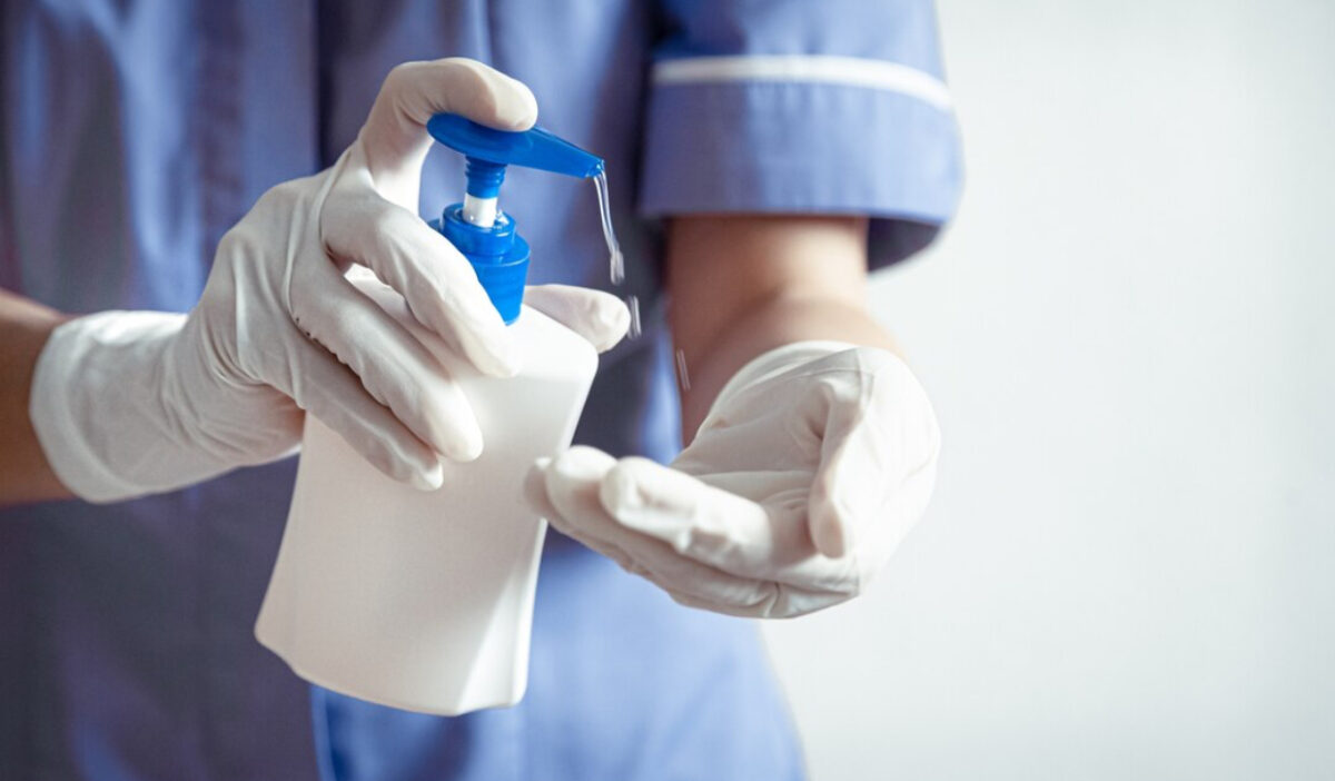 Producătorii de cosmetice și detergenți, front comun împotriva măsurilor de interzicere a produselor pe bază de etanol: Ar fi un dezastru