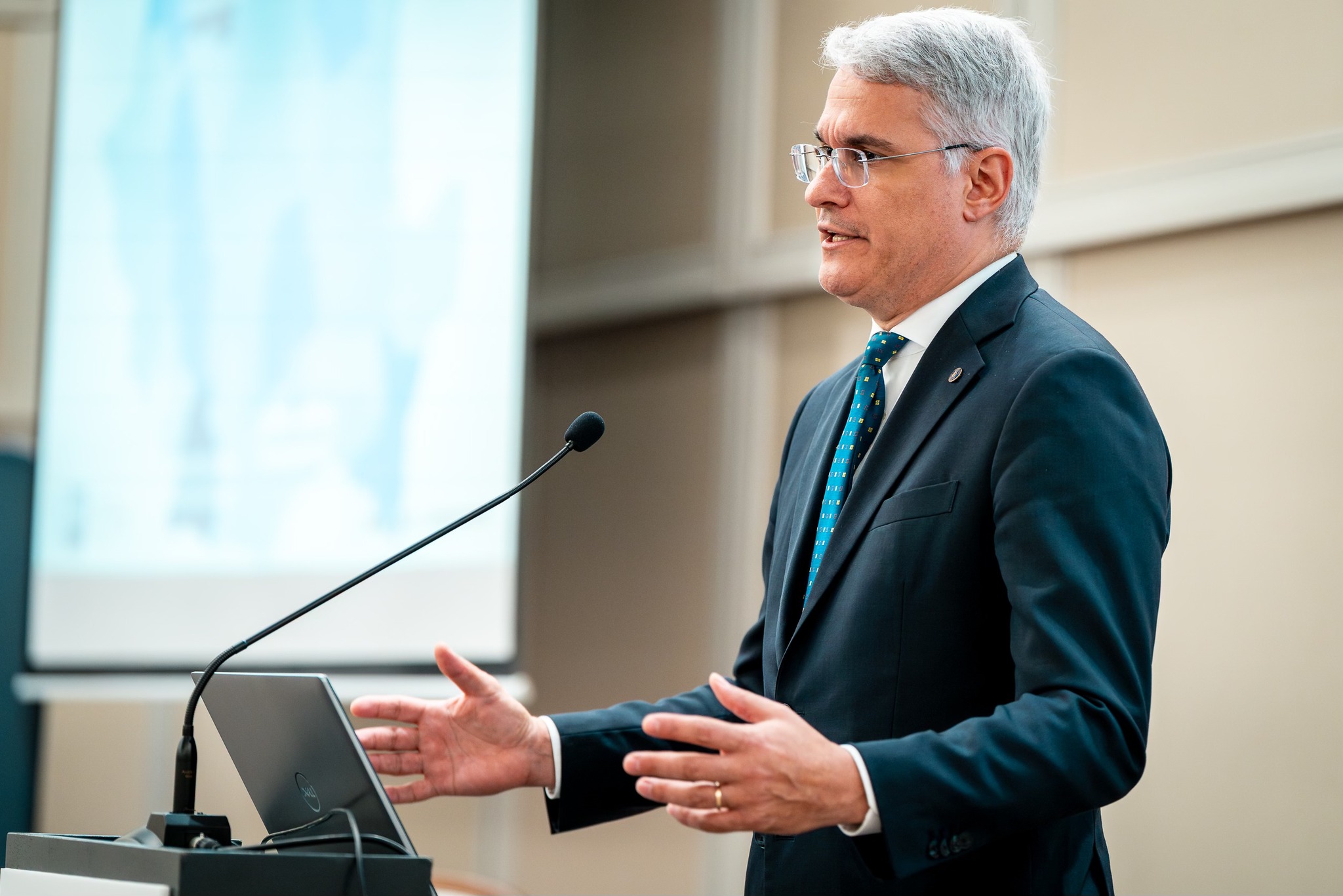 Ministrul Investiţiilor şi Proiectelor Europene, Dragoş Pîslaru