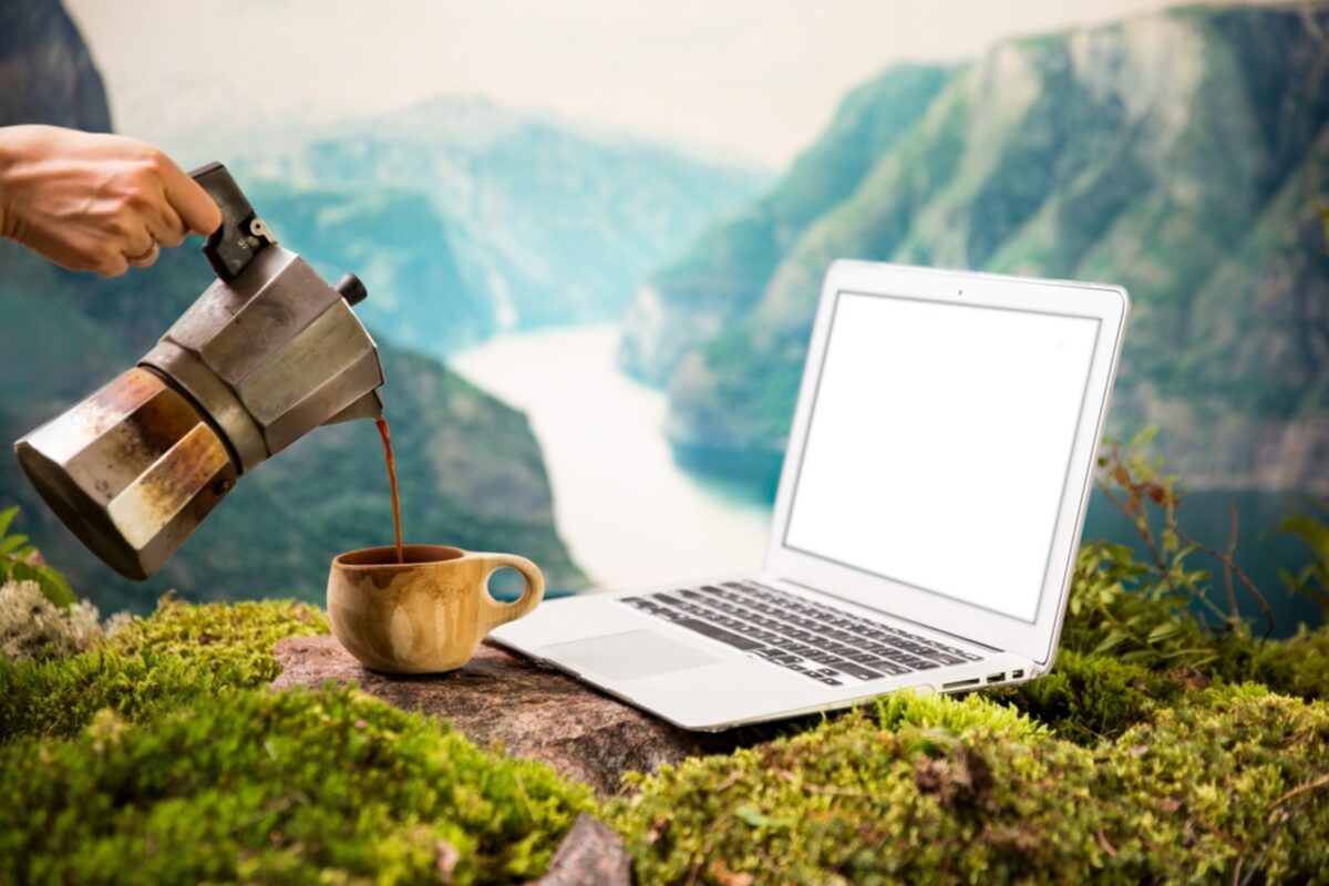 Muncă și vacanță în același loc. Cum se explică ascensiunea workation-ului