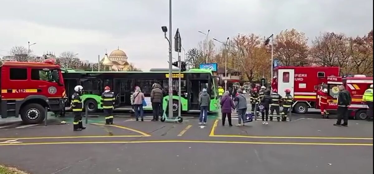 Accident grav în Drumul Taberei. Sunt opt victime după coliziunea dintre un tramvai și un autobuz