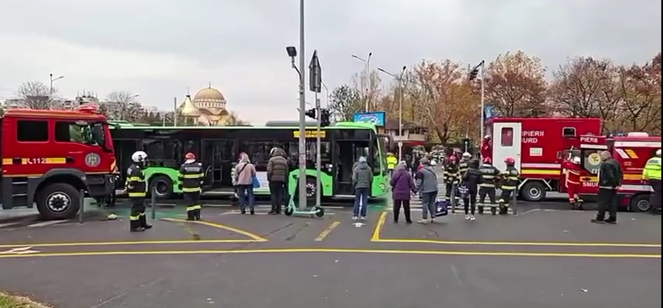 Accident grav în Drumul Taberei. Sunt opt victime după coliziunea dintre un tramvai și un autobuz