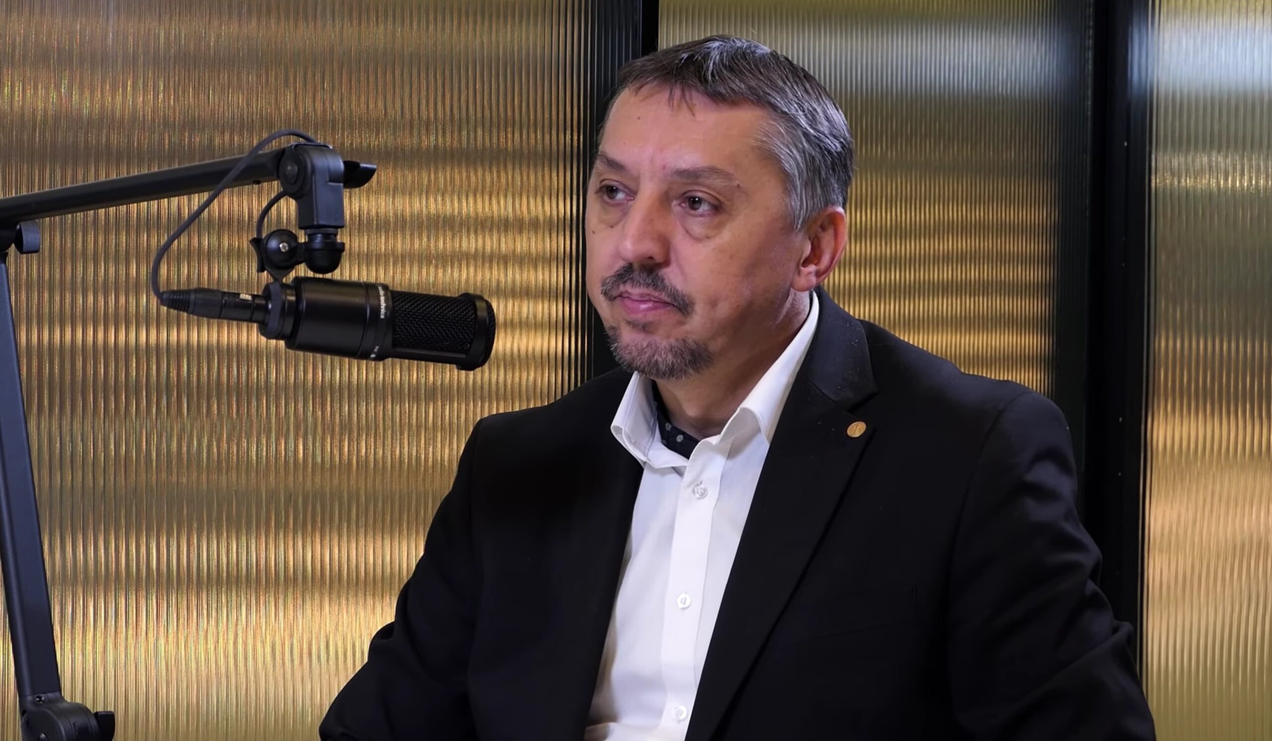 Daniel David vrea ca profesorii să-și denunțe colegii care răspândesc teorii ale conspirației