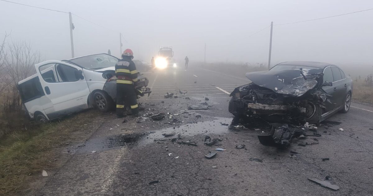 Accident în Sibiu, pe DN 14. Au fost implicate două autoturisme şi un microbuz
