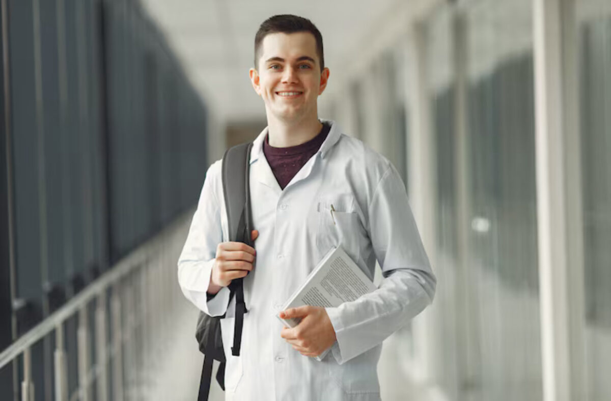 De ce aleg medicii tineri să plece din țară? Mulți rezidenți nu au încredere în calitatea pregătirii pe care o primesc