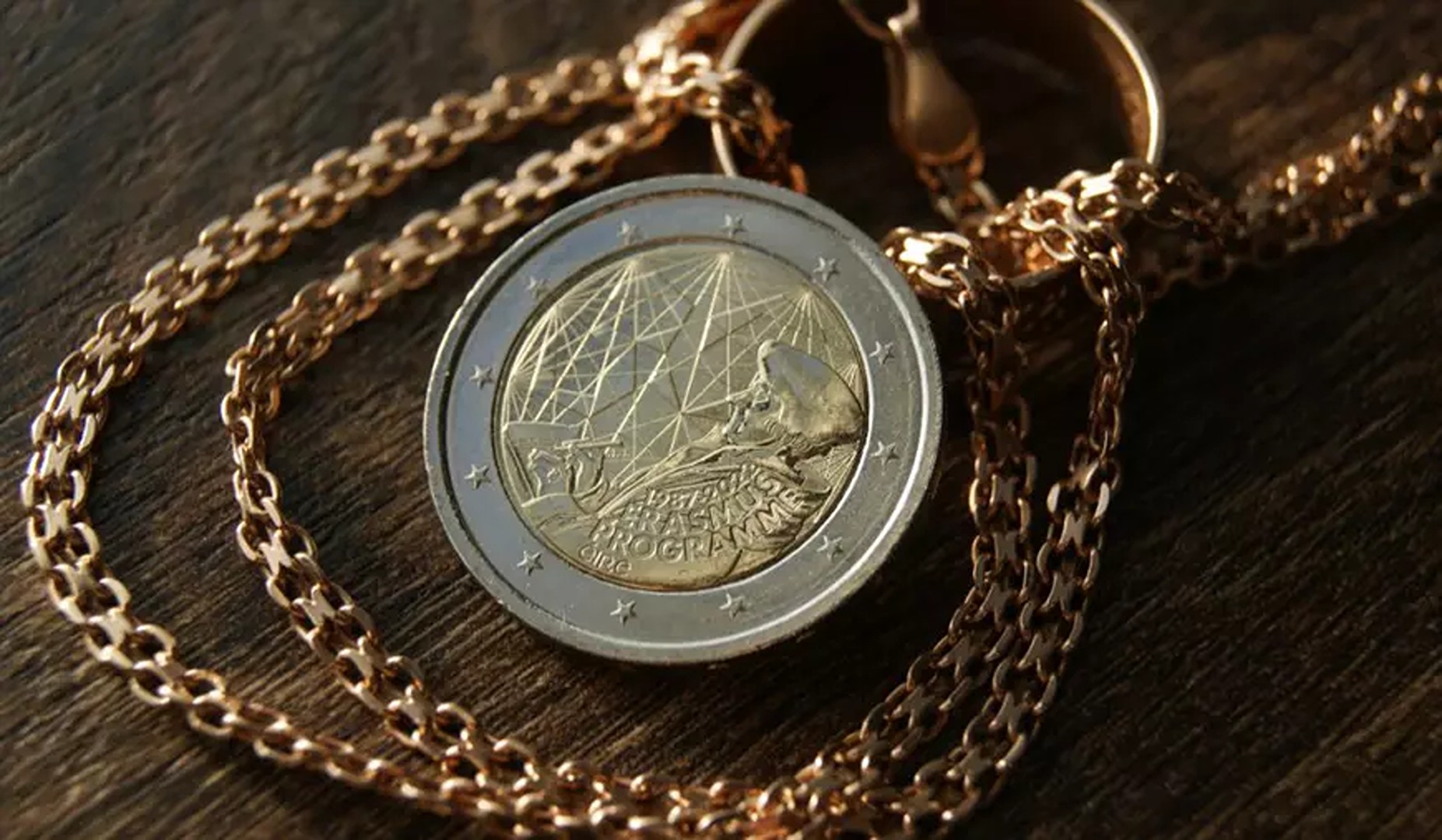 Moneda de 2 euro care se vinde cu 19.000 de euro. A fost lansată pentru o ocazie specială