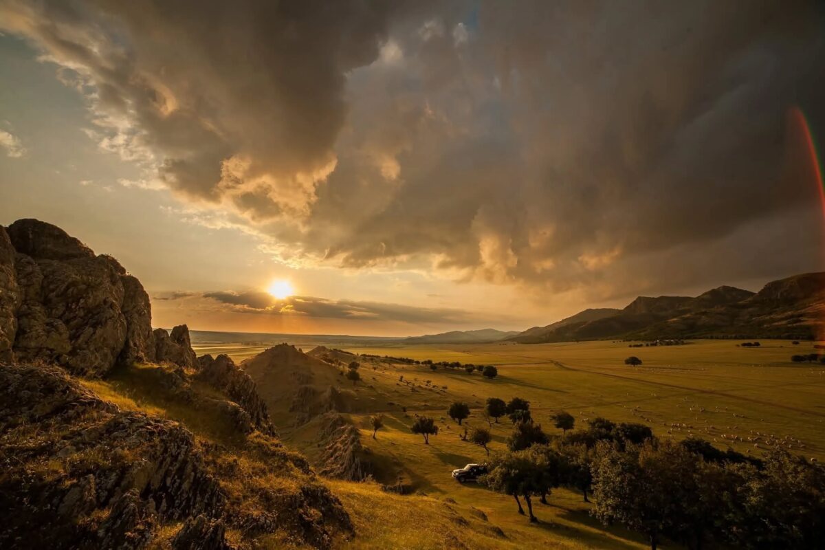 Via Dobrogeană, o călătorie prin peisajele spectaculoase ale Dobrogei. Un traseu ce străbate frumuseți naturale și descoperiri culturale