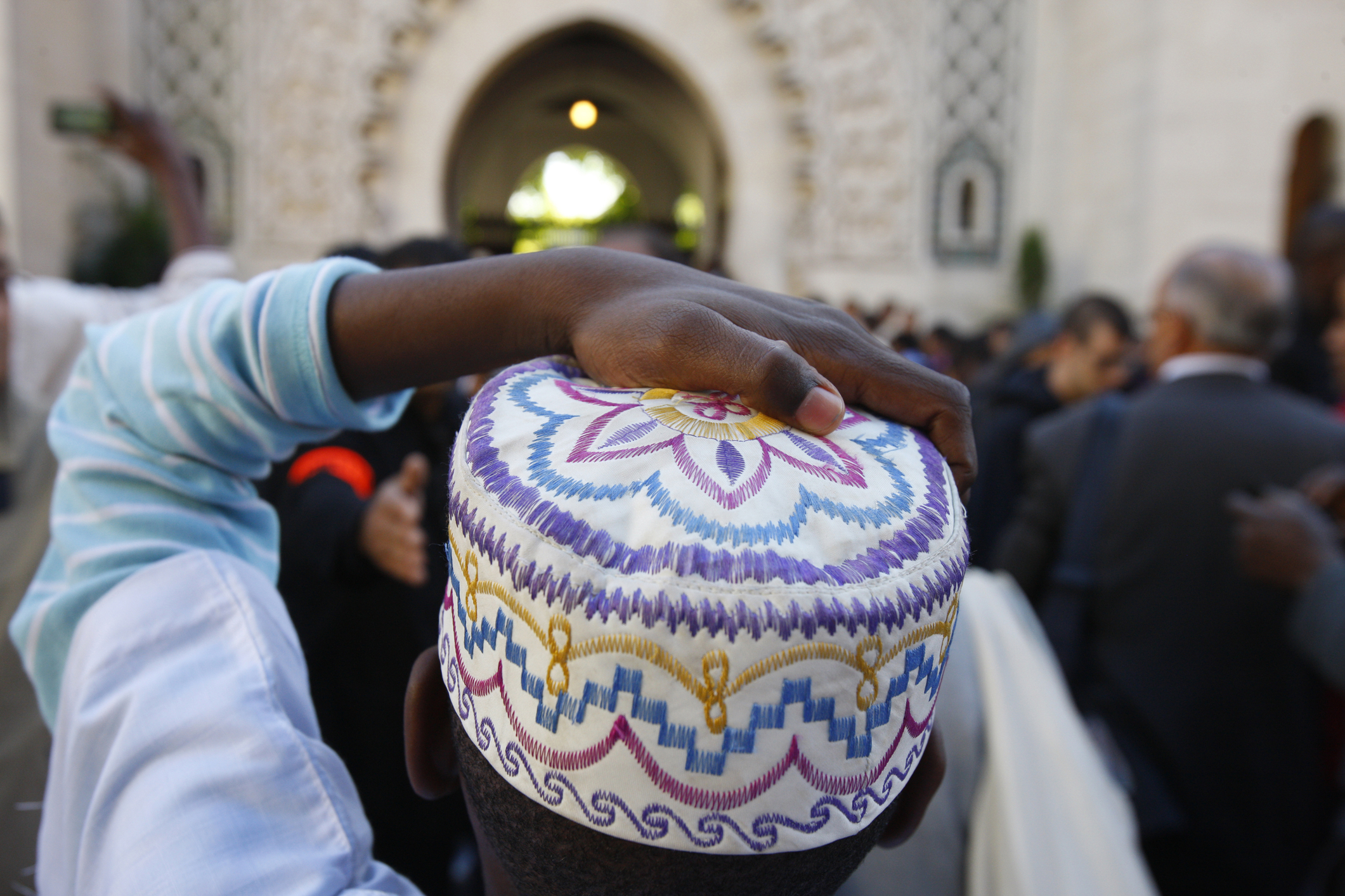 Islamizarea Franței. Tinerii musulmani preferă Sharia (legea islamică) legilor republicii