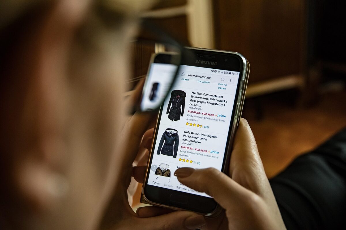 Alte șase platforme online, printre care Amazon și Temu, raportate justiției franceze pentru vânzarea de produse interzise