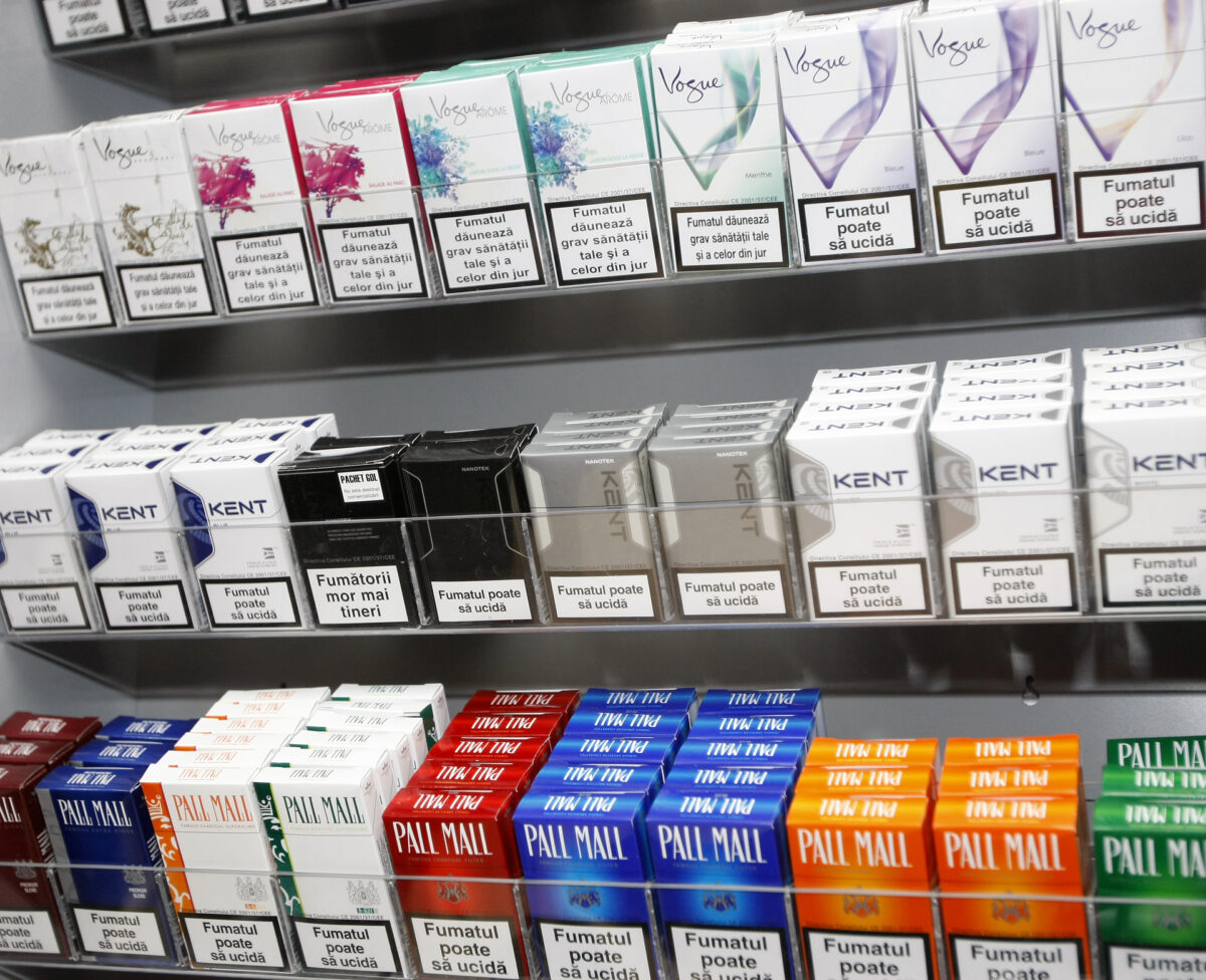 De la vaping la țigări. Cum a redevenit fumatul cool printre tineri și celebrități