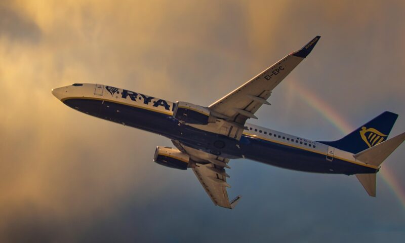 Un avion Ryanair a fost deviat cu 1.500 km. Furtuna a schimbat ruta spre Spania