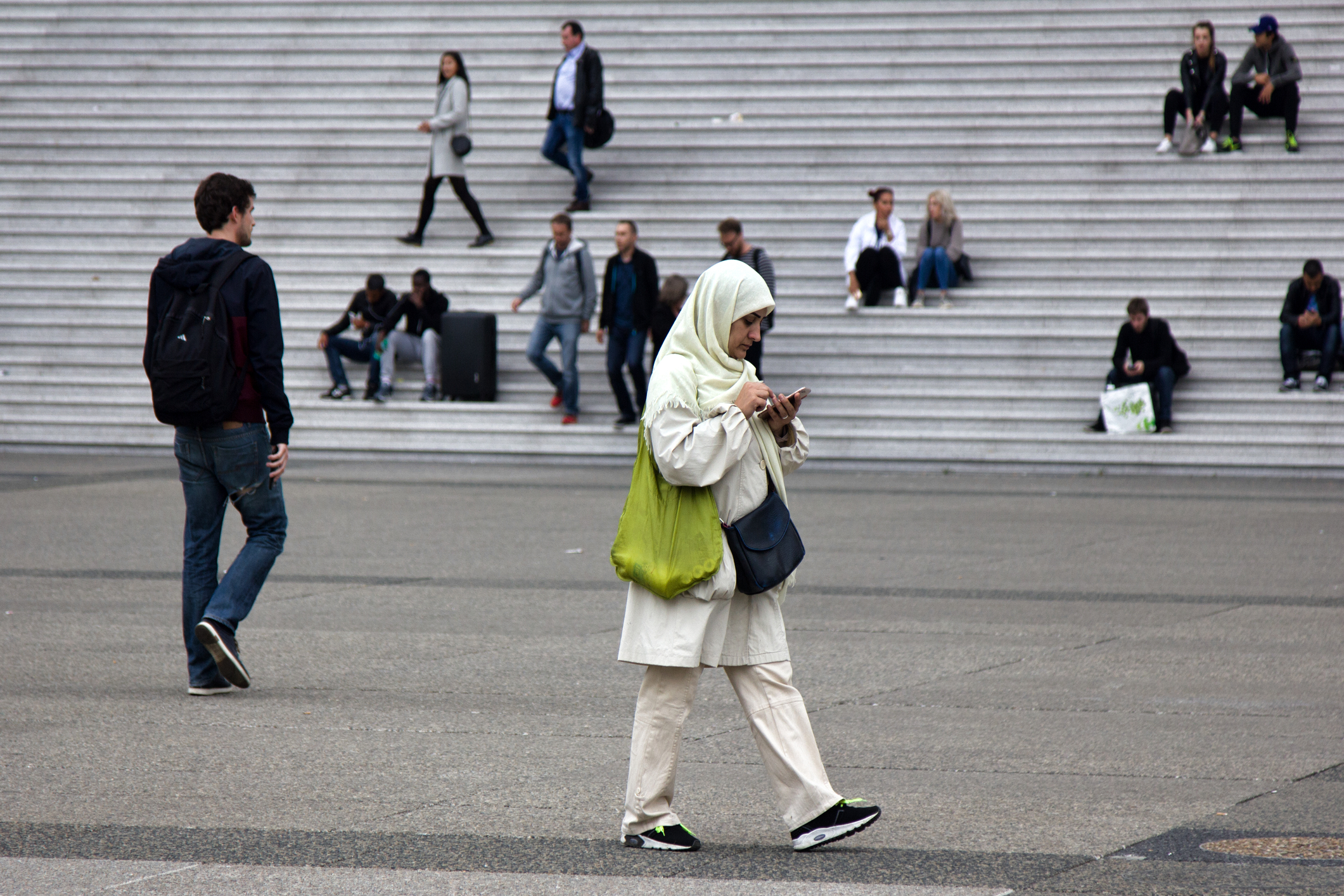 Scandal în Franța, după ce un sondaj a arătat că tinerii musulmani pun Sharia deasupra legilor statului