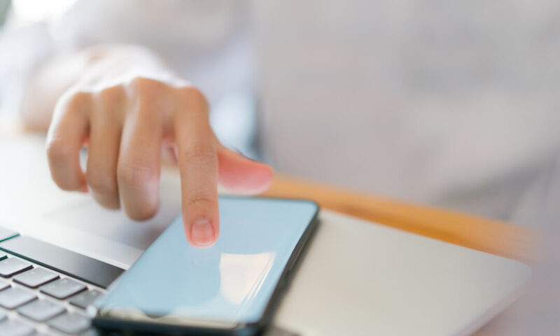 Cum îți dai seama dacă o aplicație îți accesează prea multe date din telefon. Setarea pe care trebuie să o verifici