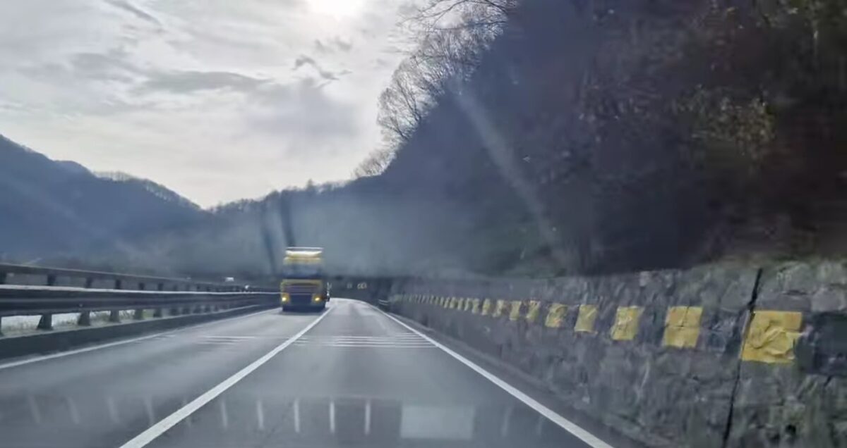 Restricții de circulație pe Valea Oltului în intervalul 21 noiembrie - 19 decembrie. Se lucrează la viaductul Cârligu Mic