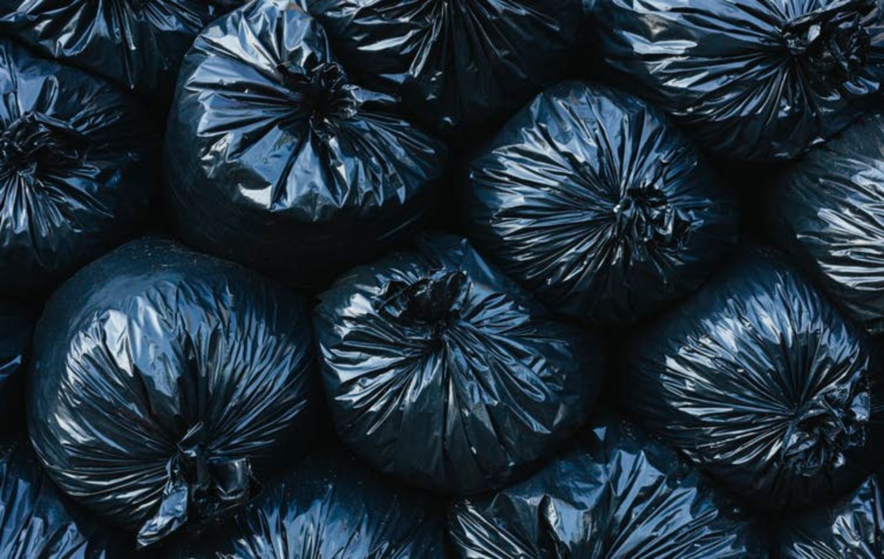 Amenzi în valoare de 12.000 de lei pentru gunoiul lăsat pe domeniul public. Polițiștii locali, val de controale în Capitală