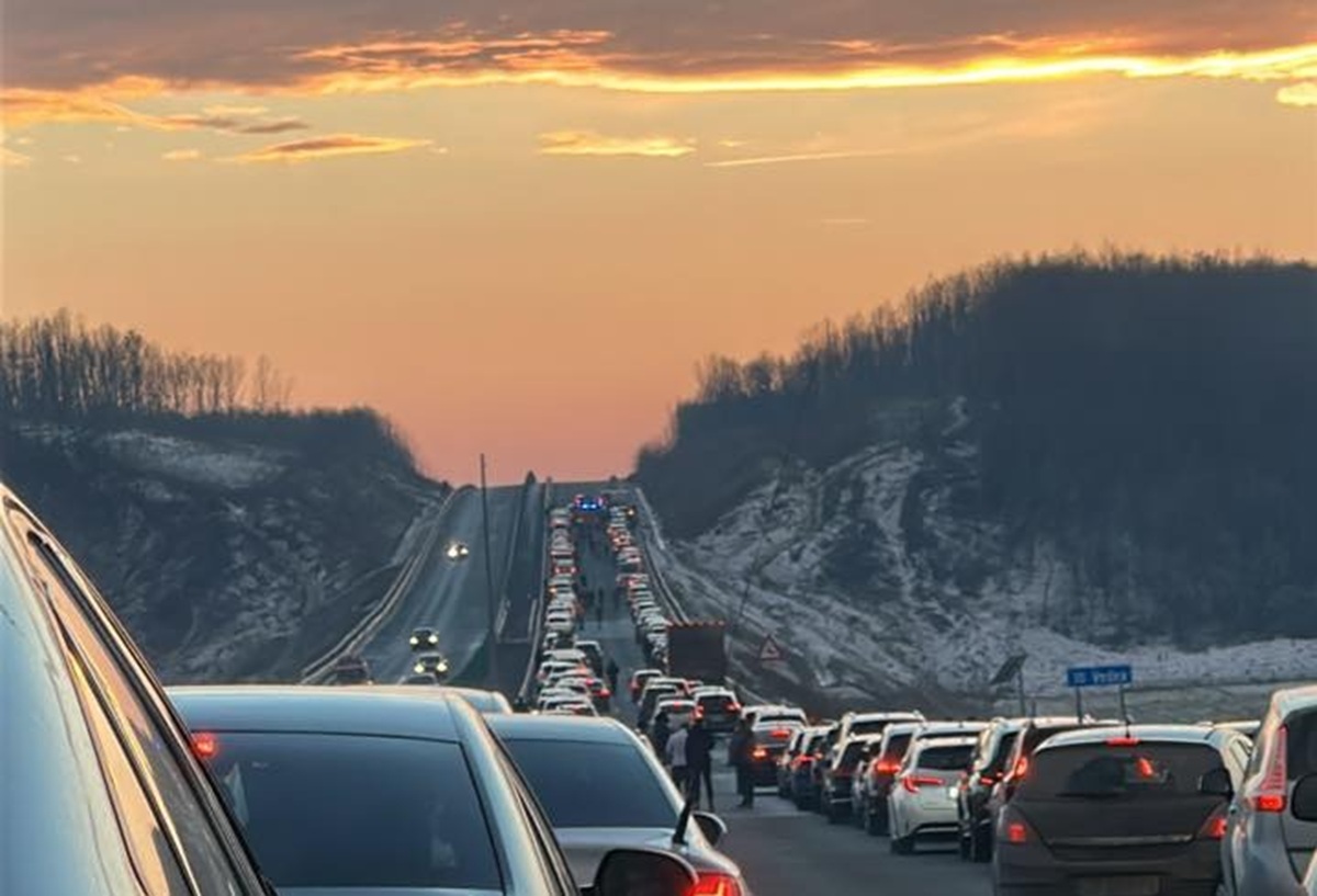 Accident cu 10 mașini pe Drumul Expres Craiova-Pitești. A fost activat Planul Roșu de intervenție