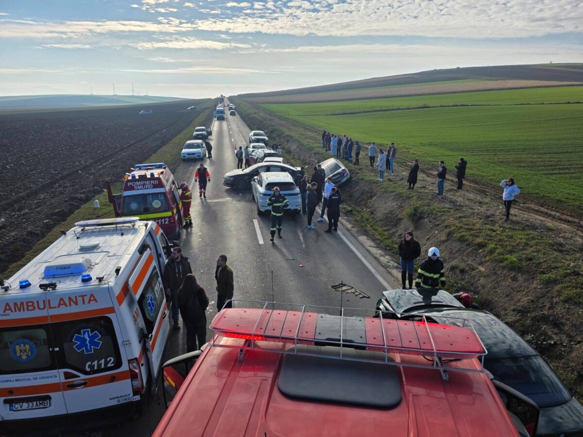 Cinci persoane rănite, într-un accident în care au fost implicate șapte mașini pe DN11
