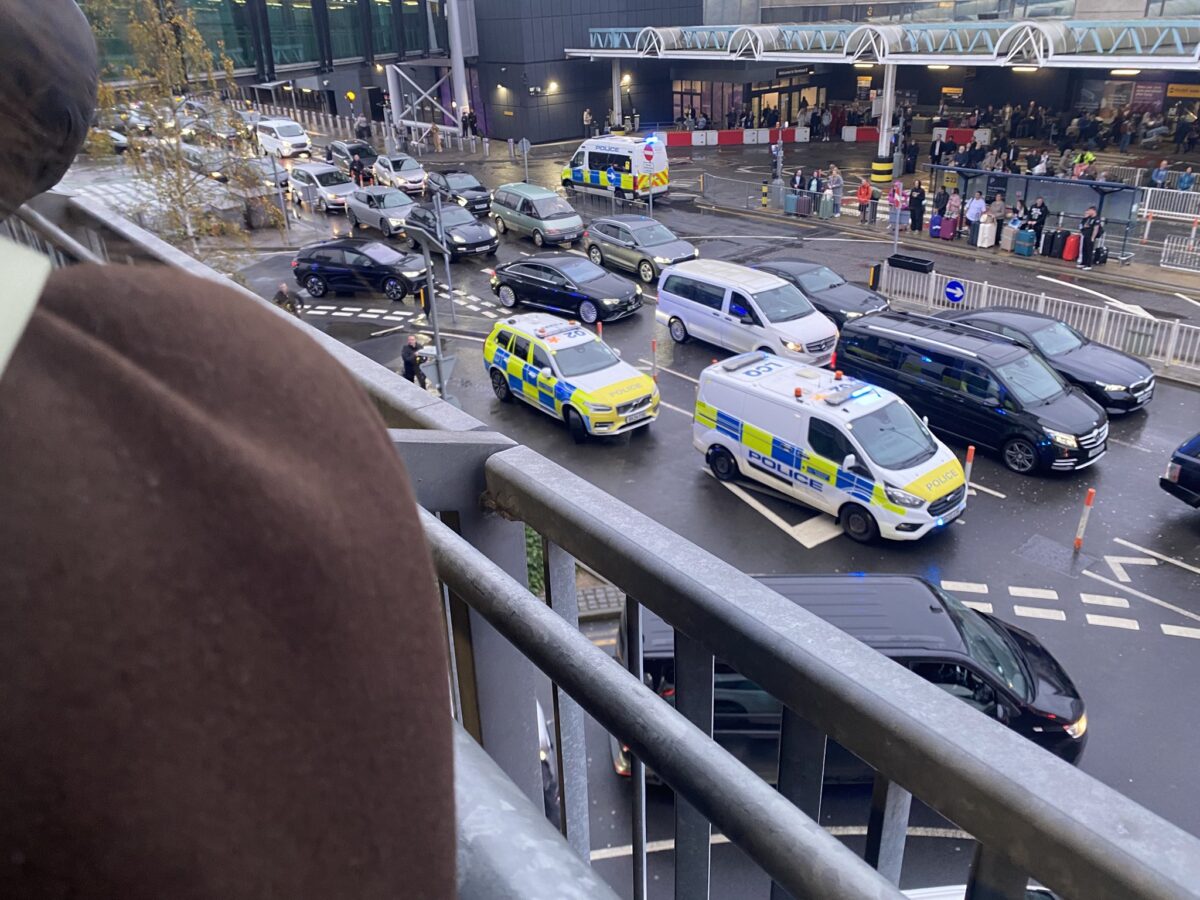 Alertă pe Aeroportul Heathrow din Londra. Mai multe persoane au fost atacate
