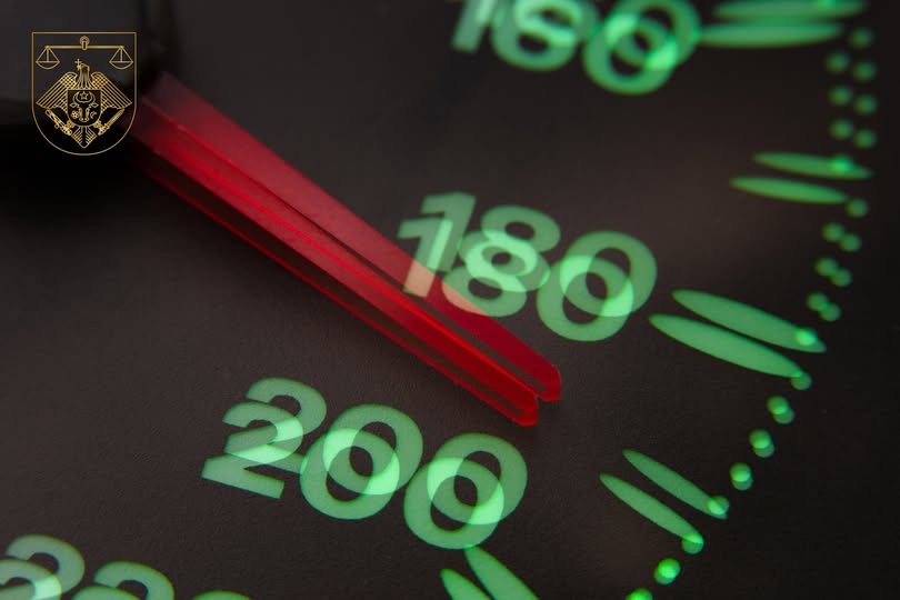 Un șofer prins în repetate rânduri beat la volan, condamnat la închisoare. Mașina i-a fost confiscată