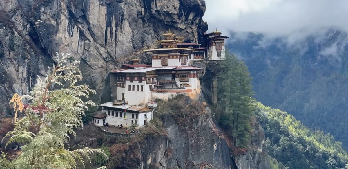 De ce turiștii nu pot călători singuri în Bhutan și sunt obligați să aibă ghid autorizat
