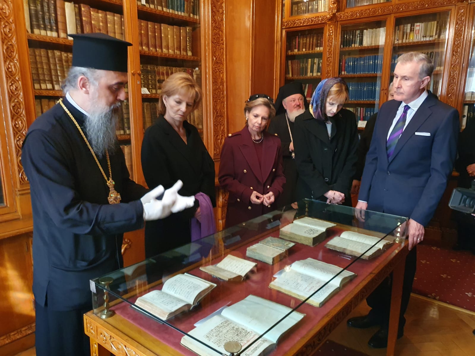 Un loc al memoriei vii în inima Capitalei. Biblioteca Sfântului Sinod păstrează mărturiile regilor României și ale credinței. Exclusiv