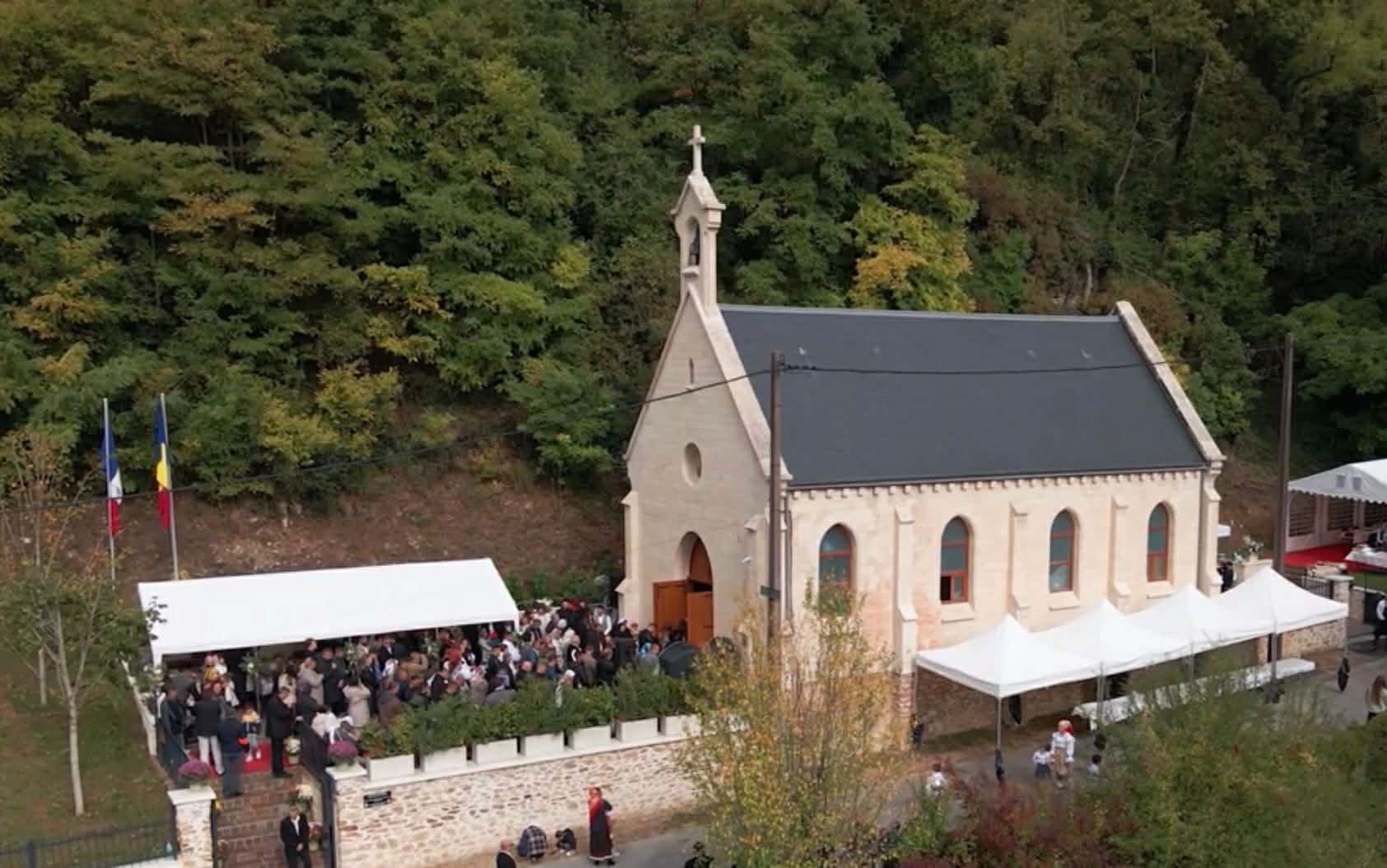 Exclusiv. Departe de țară, aproape de credință. Cum sărbătoresc Nașterea Domnului românii din parohia Auvers-sur-Oise