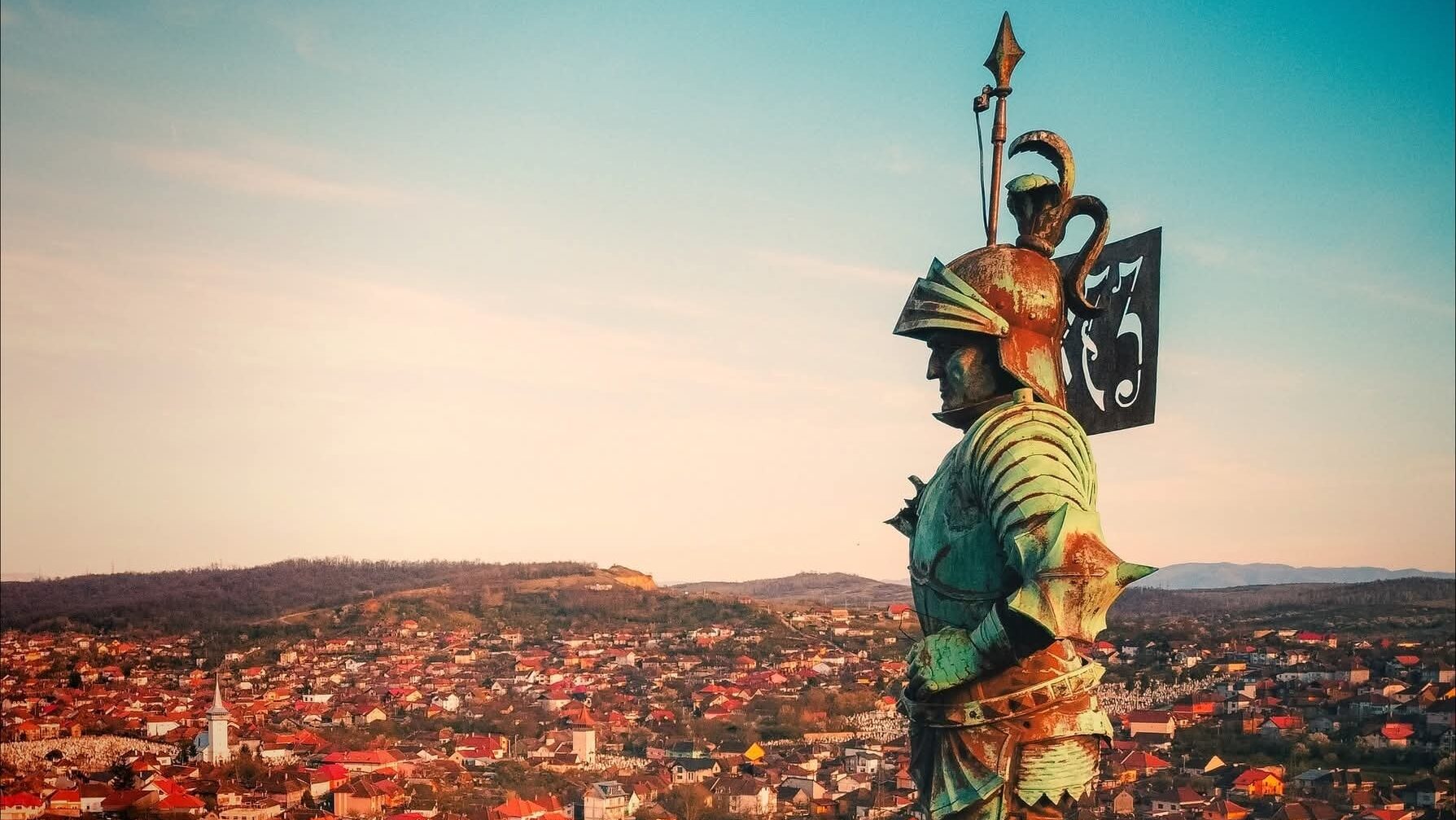 Documente vechi, găsite sub Cavalerul Castelului Corvinilor. Datează din secolul al XIX-lea