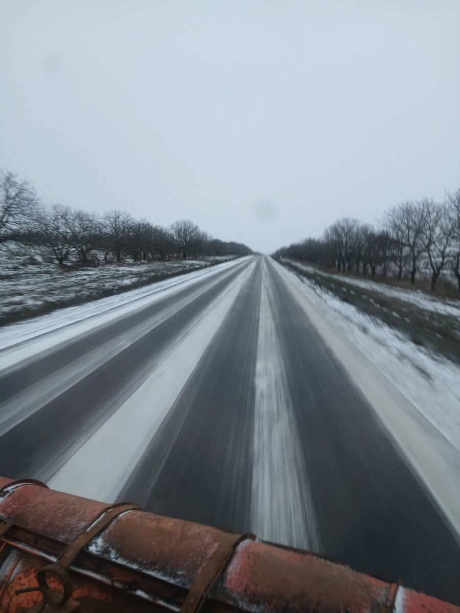 Cod galben de vânt înainte de Revelion. Rafale puternice, ninsori slabe și ghețuș pe drumuri în mai multe regiuni ale țării