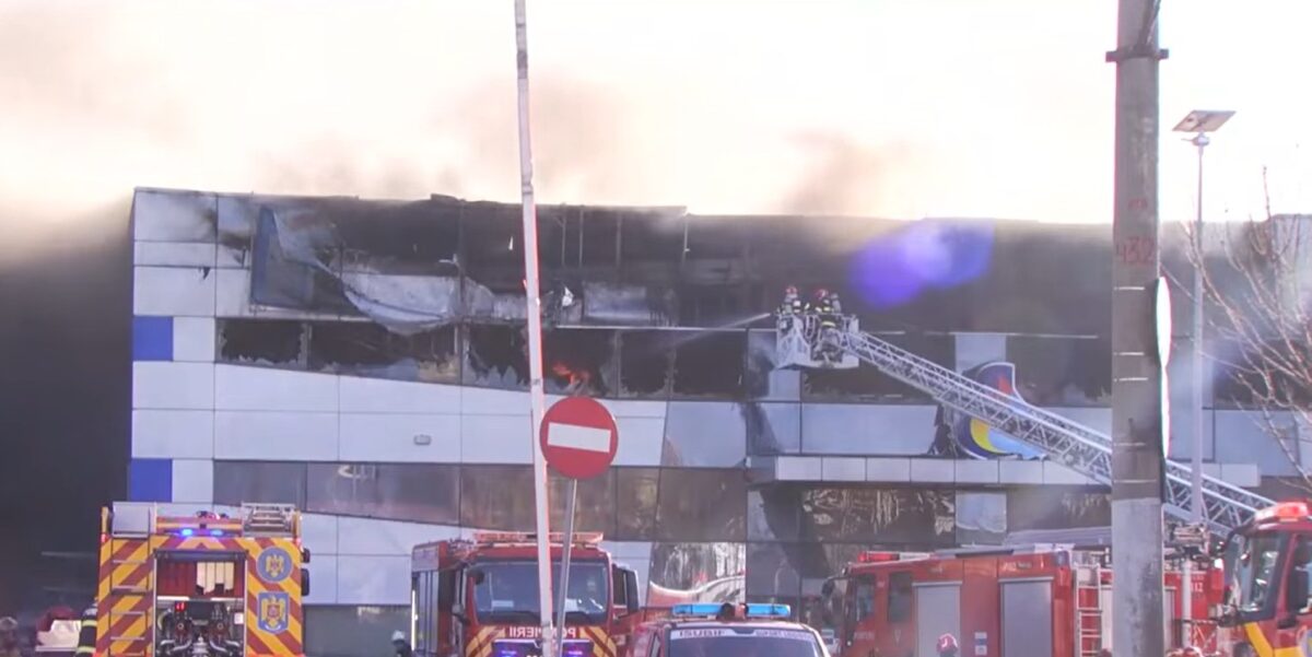 Incendiul din București. Norul de fum se deplasează spre est-sud-est, autoritățile monitorizează aerul