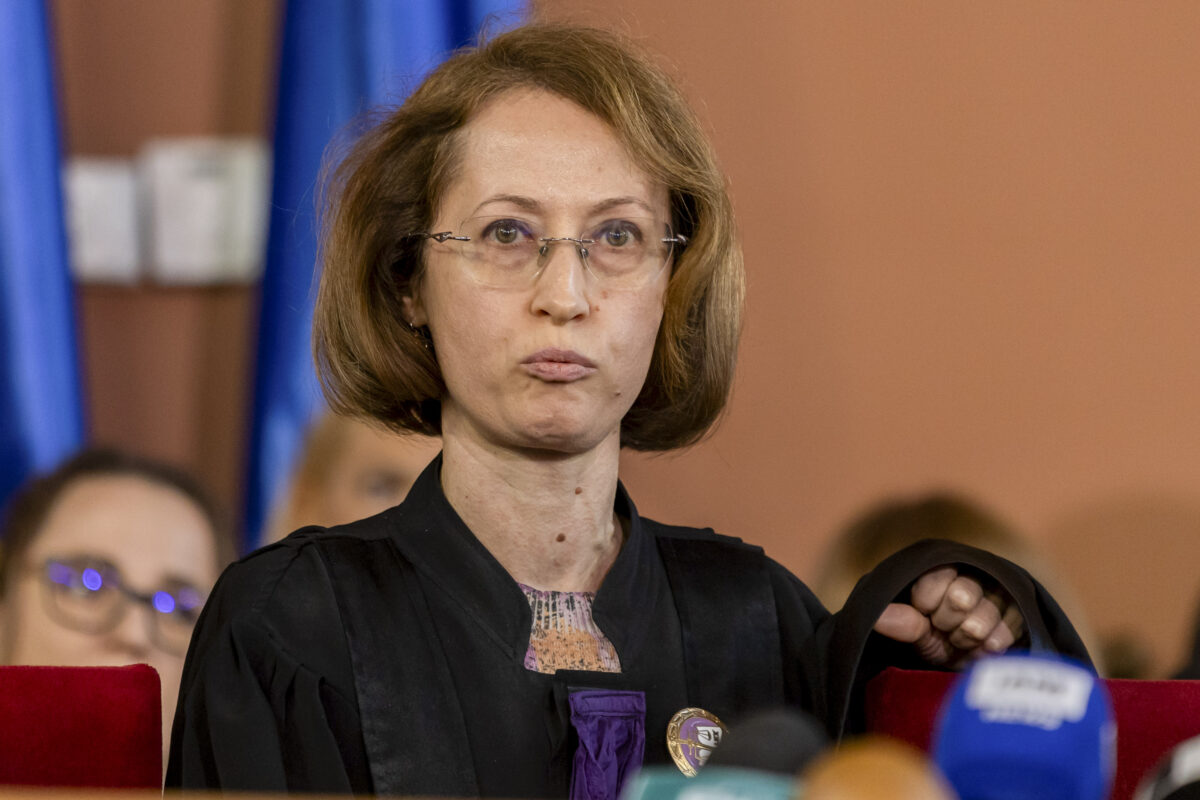 Cum a folosit judecătoarea Raluca Moroșanu roba de instanță la conferința de presă a CAB