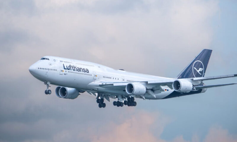 Un zbor Lufthansa, deviat de urgență. O baterie externă a luat foc în timpul zborului